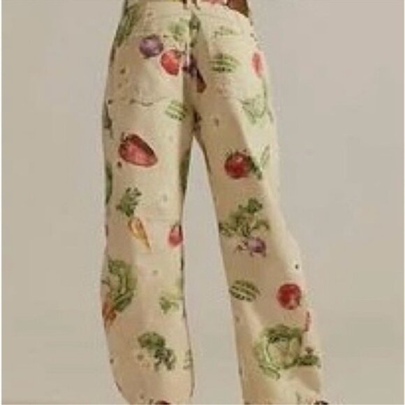 FREE PEOPLE WE THE FREE Good Luck Printed Barrel Jeans Veggies - Picture 2 of 4